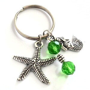 Llavero con cuentas de playa, colgante de estrella de mar en tono plateado y llavero con dije de sirena, cuentas de cristal verde, accesorios míticos para bolso de mar y océano