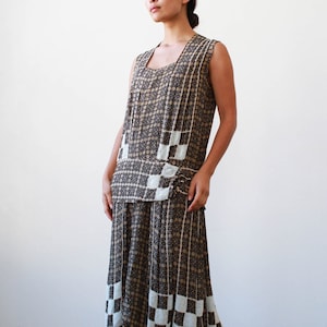 Vestido estilo charlestón de seda con cuentas y cuadros de los años 20