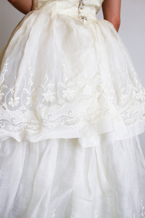 1950s Ecru Tiered Organza Embroidered Gown - image 10