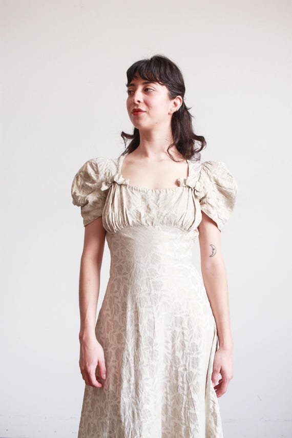 1930s Silver Jacquard Puff Sleeve Lame Dress - image 8