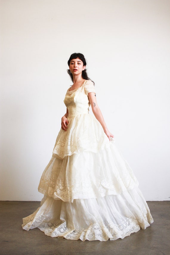 1950s Ecru Tiered Organza Embroidered Gown - image 3