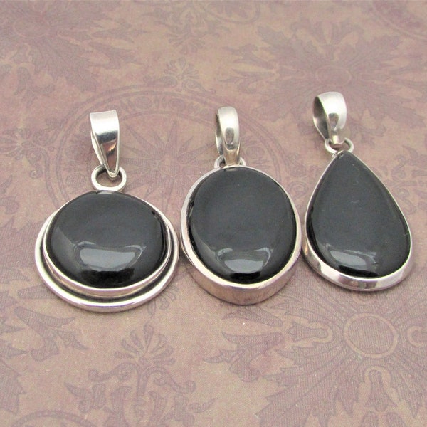 Pendentif En Onyx Noir Naturel 7,5 Carats - Monture Acier Inoxydable - Neuf Avec étiquette