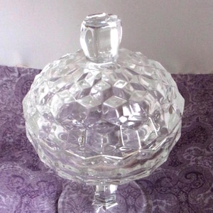 Compotera Fostoria American: Vidrio transparente con diseño de cubos, 18 cm de alto. Nueva y vintage.