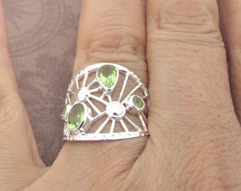 Peridot fine silver Ring, Beautiful Filigree design, Genuine Peridot, Contemporary ring. Gift for her