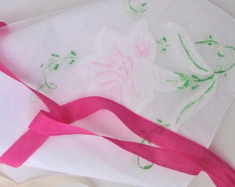 Cotton handkerchiefs set of 3.  Embroidered handkerchiefs, Vintage style, thinking of you, get well, birthday. Gift for her.