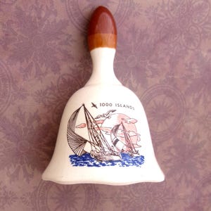 1000 Islands Keramikglocke 11,5 cm, Tischdekoration, Vintage Sammlerstück wie neu, Unisex.