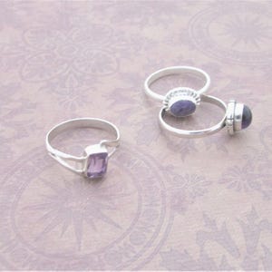 Amethist lichtgewicht ringen maat 9: natuurlijke edelstenen - 925 sterling zilver - handgemaakte stapelringen. afbeelding 9
