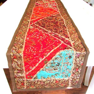 Camino de mesa de patchwork con cuentas, 16x72: Hecho a mano, totalmente forrado.
