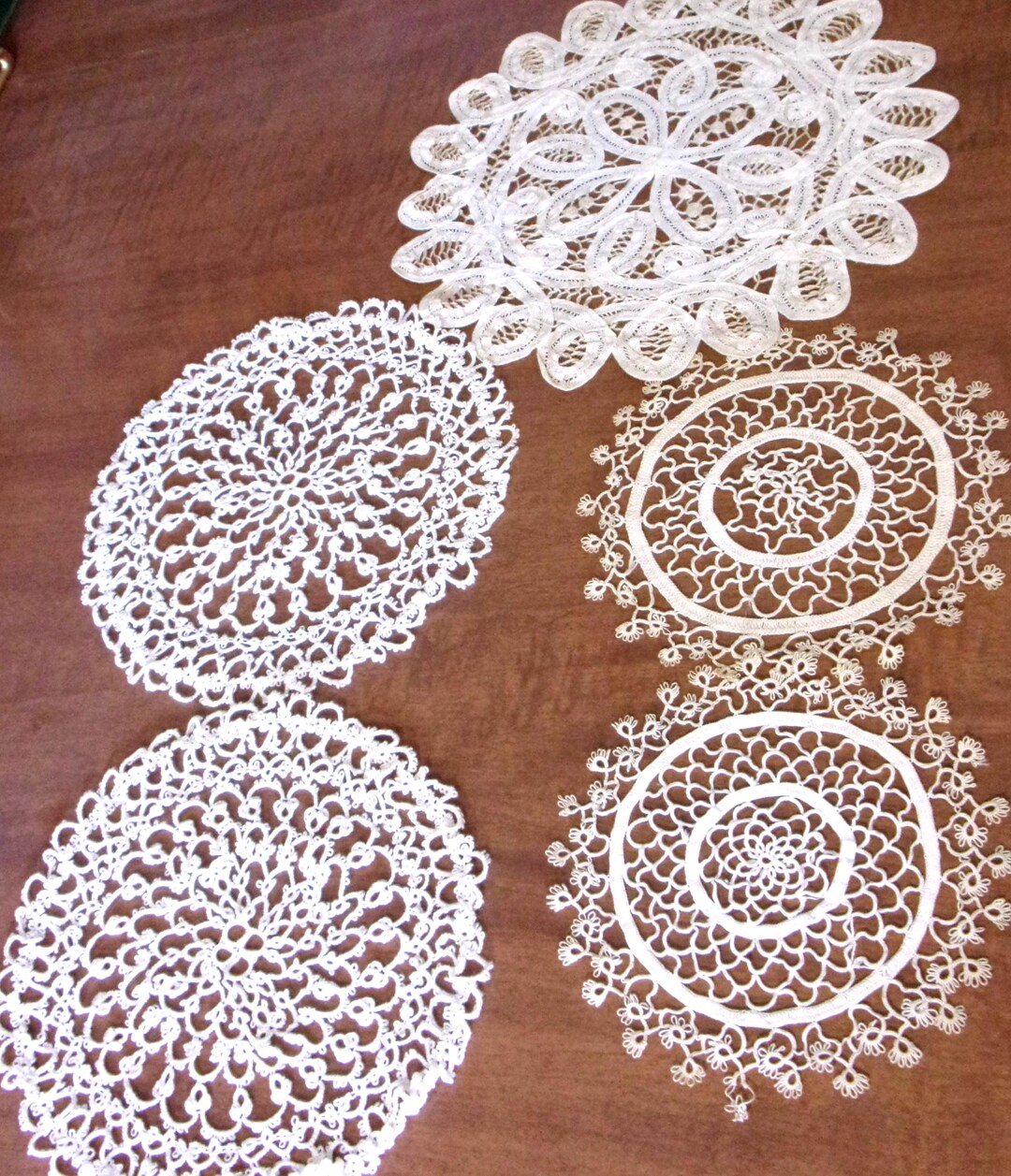タティングレースのドイリーとコースターセット：5個入りハンドメイド