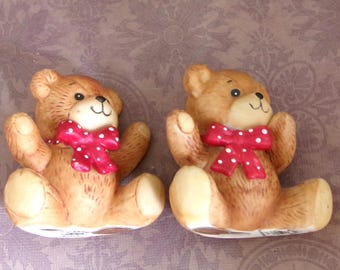 Ceramic Bears with Red Bow Set: Enesco 1979 Figurines 2.52" T. New vintage.