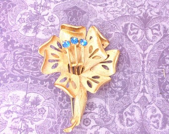 Broche Vintage Années 60 - Roses Sur Porcelaine - Monture Laiton Doré - 33x27mm