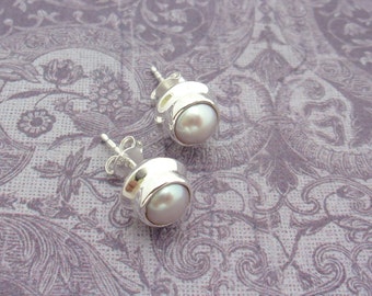 Light Grey Pearl and Silver Stud Earrings, 925 sterling silver and natural Gems, Gift for Mom-Friends-Grandma, Everyday earrings.