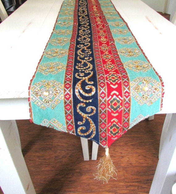 ビーズ刺繍テーブルランナー：シルキータッセル、ターコイズブルー