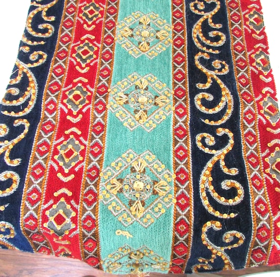 ビーズ刺繍テーブルランナー：シルキータッセル、ターコイズブルー