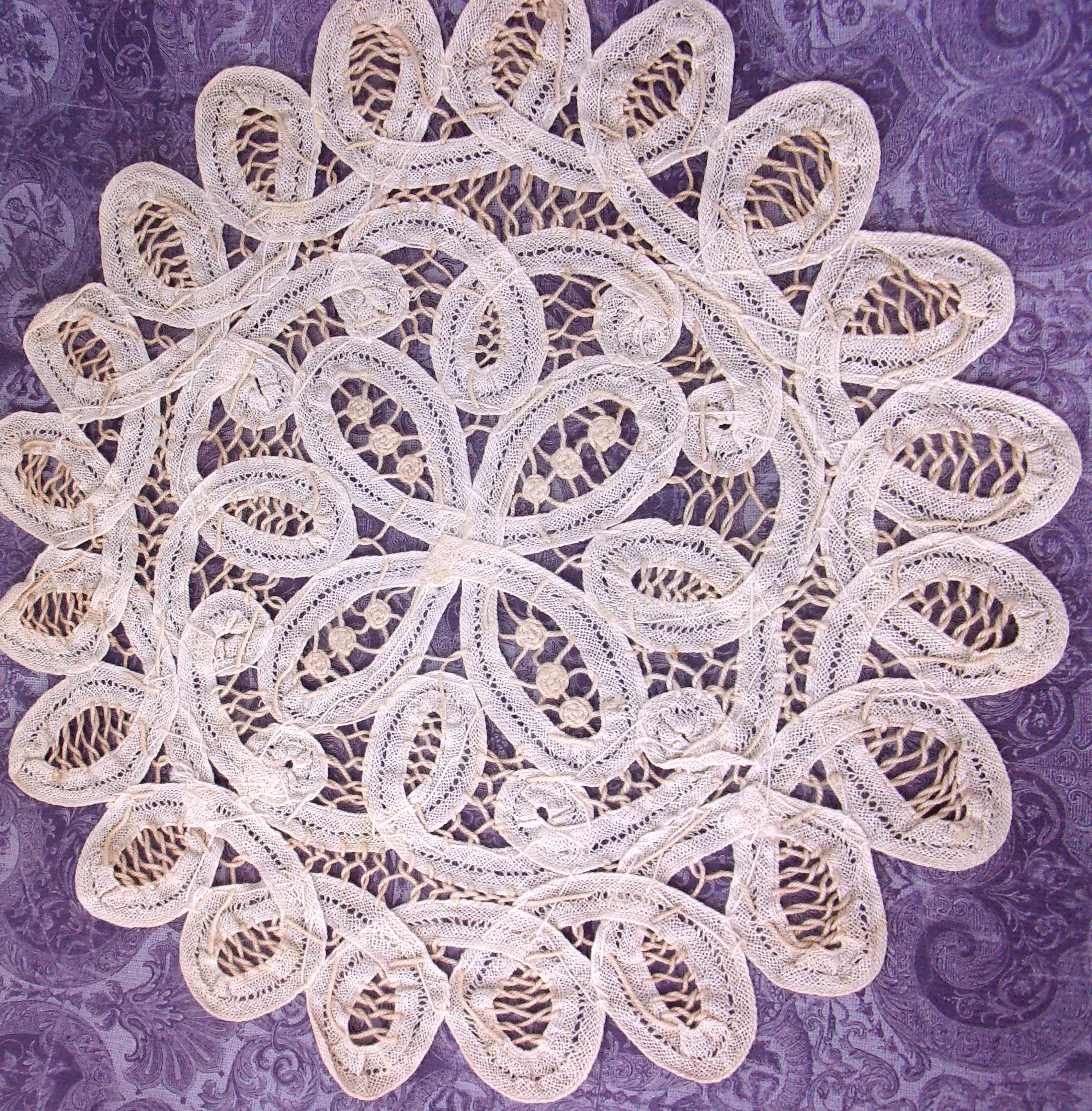 タティングレースのドイリーとコースターセット：5個入りハンドメイド