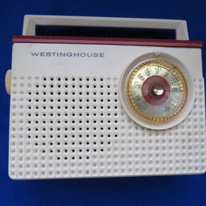 Transistor Radio Westinghouse H-725P6A   For repair or parts.