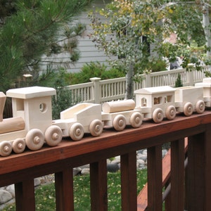 6 Piece Wooden Train Set