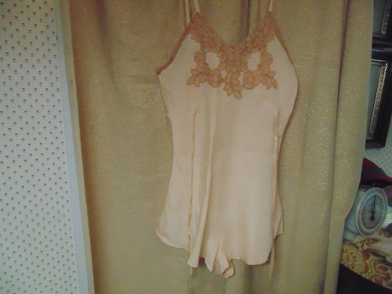 Vintage 1920s  Teddie  Pink, Size 36,  Ecru lace … - image 1