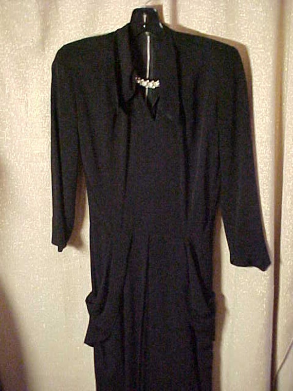 Vintage 1940s black crepe Dress,V Neck Collar w/r… - image 1