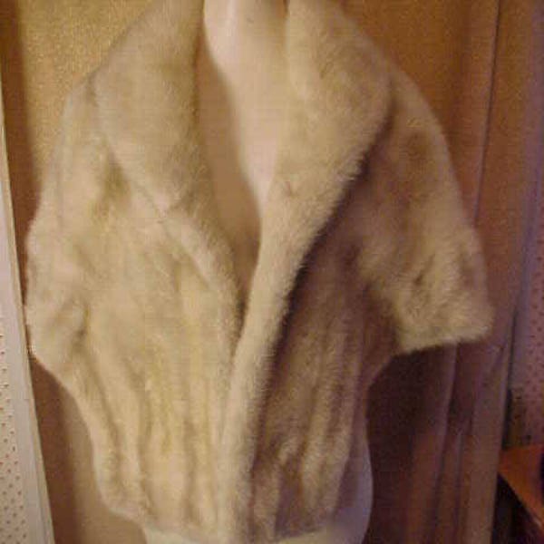 Vintage White Mink Fur Stole, Has hook fo closure, satin lining.  Pockets,   #3185