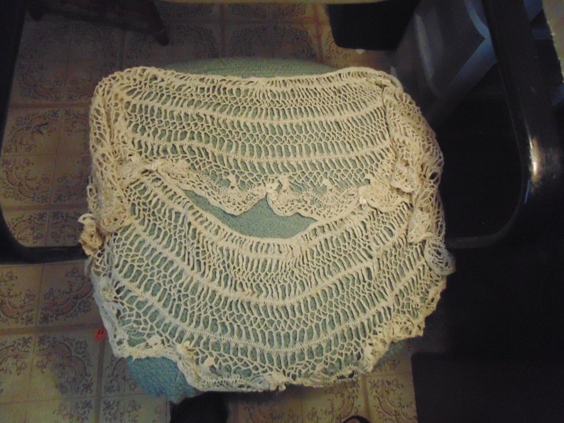 53 x 11 has tiny satin bows at edge 7059 V intage Light Ecrul Hand Crochet Lace ruffle