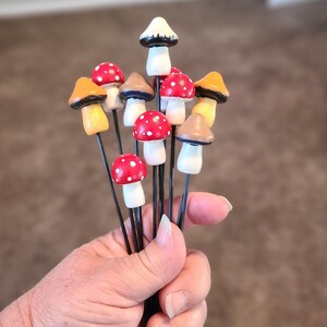 Hand-Painted Wooden Mushroom Plant Stake, Cottagecore Indoor Decor Bild 7