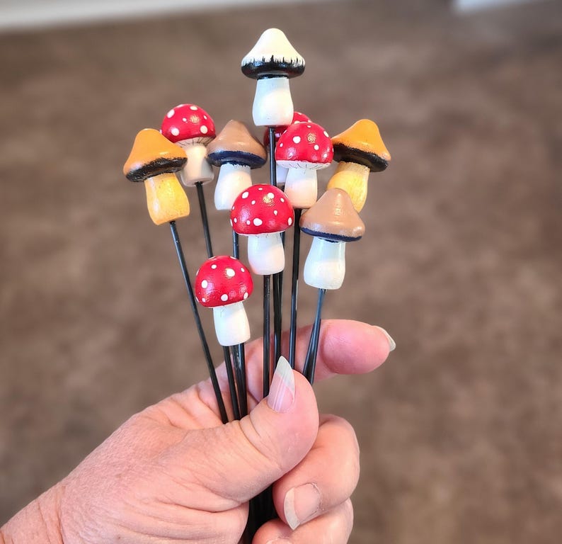 Hand-Painted Wooden Mushroom Plant Stake, Cottagecore Indoor Decor Bild 7