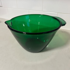 Vintage Anchor Hocking Emerald Green Mixing Bowl - Spout And Handle