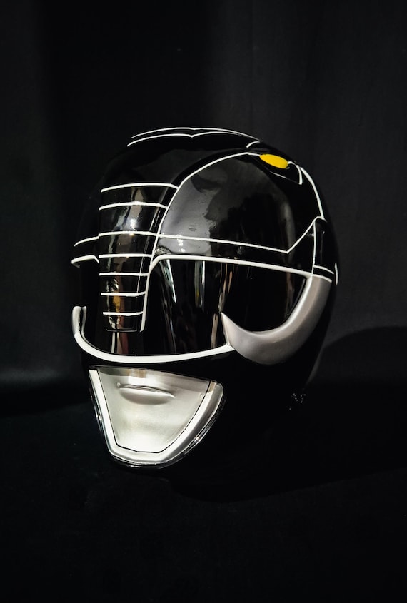 custom paint job for motorcycle helmets A shot of my helmet I painted for the Parts and Labor show in California   . . . . . . #Custompaint #paintjob #airbrush #motorcycle #helmet  #monster #blackwidowcustompaint