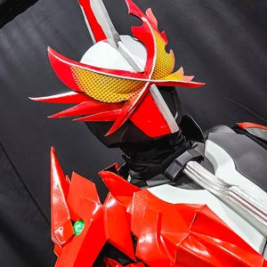 Kamen Rider Saber-kostuum: AANGEPASTE MAAT cosplay