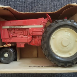 Ertl Toys Tractor model number 405 NIB