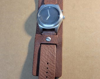 Vintage men's Fossil watch with leather band and stainless steel