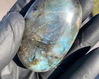 Flashy Labradorite Palm Stone – Hand Carved Crystal Healing