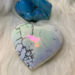 1 Aura Howlite Heart Carving - crystal collection- crystal healing-