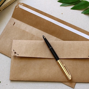 25 DL Brown Kraft Enveloppen, 110 x 220mm Long Mailing Enveloppen voor bruiloft uitnodigingen, standaard brieven