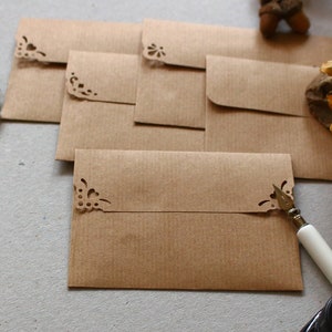 50 enveloppes rustiques. Fournitures de papeterie pour cartes RSVP de mariage. Enveloppes kraft C7. Petites enveloppes brunes. Enveloppes faites à la main