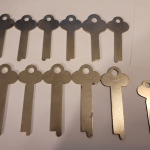 Lot of 14 Blank Aluminum Ilco Keys - Various Sizes - STK #1017