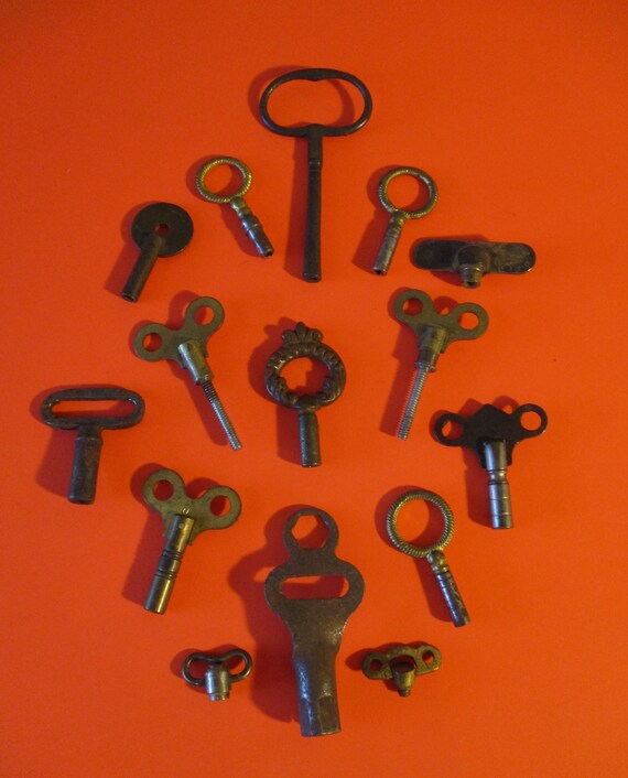 15 Assorted Mixed Metals Antique Keys Stk# 525
