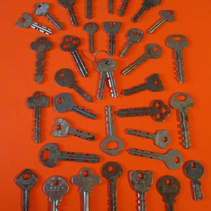 35 Assorted Rusty & Dusty Vintage Steel Keys for your Collections - Steampunk Art - Stk# K88