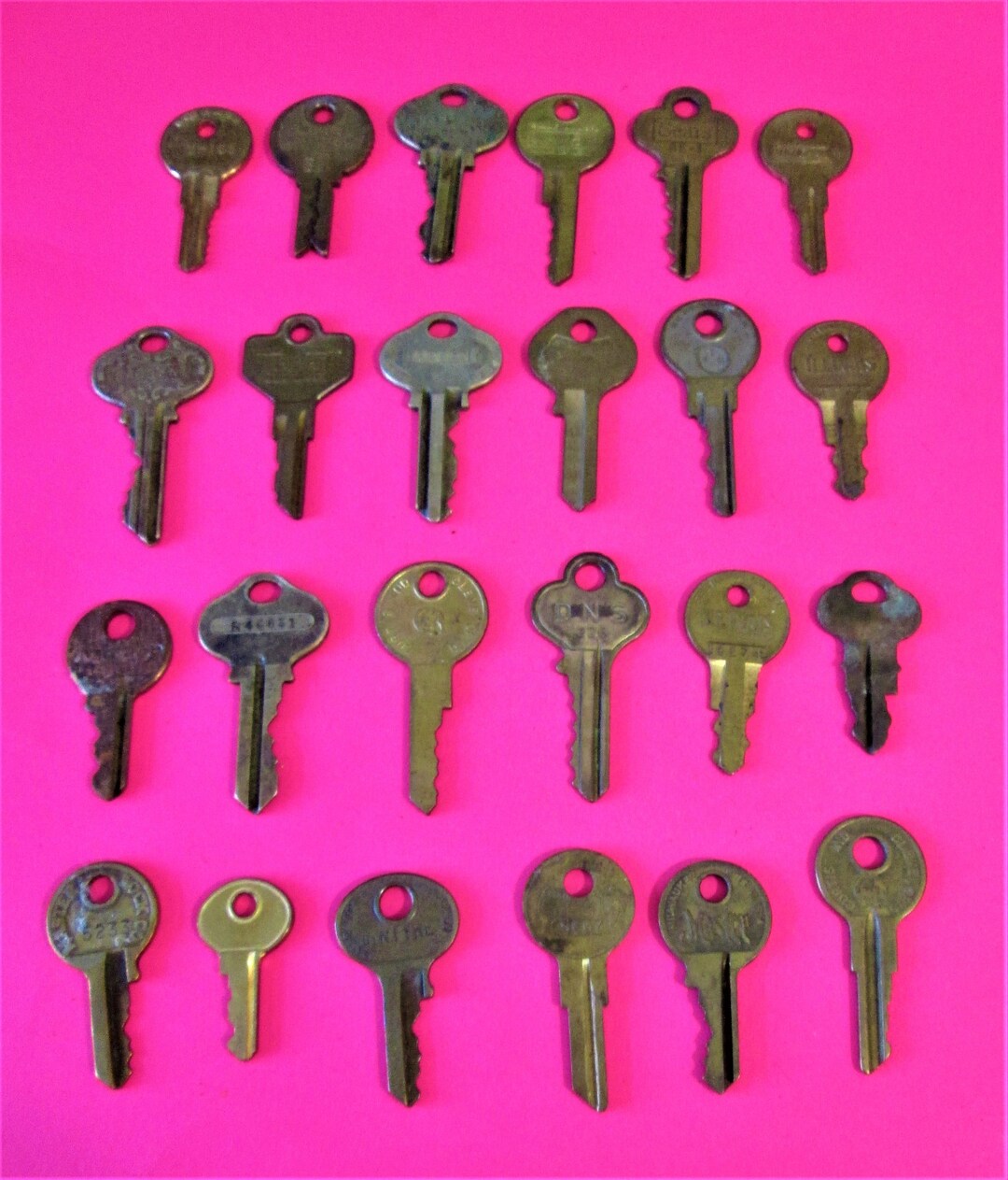 24 Assorted Vintage Brass Keys Many Different Makers Great for