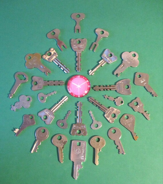 Lot of 28 Vintage Keys for your Steampunk Art Projects - Collections - Jewelry Making and Etc...Stk# 366