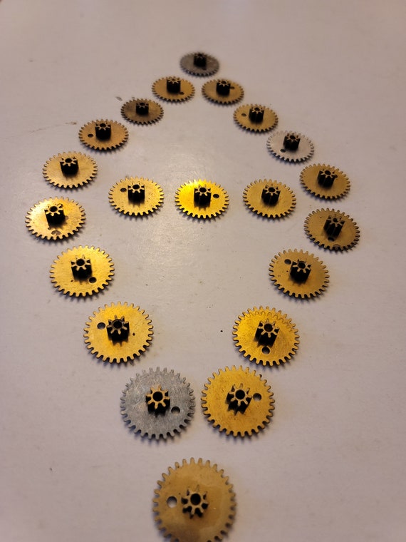 Lot of 21 small brass clock gears - STK 1003