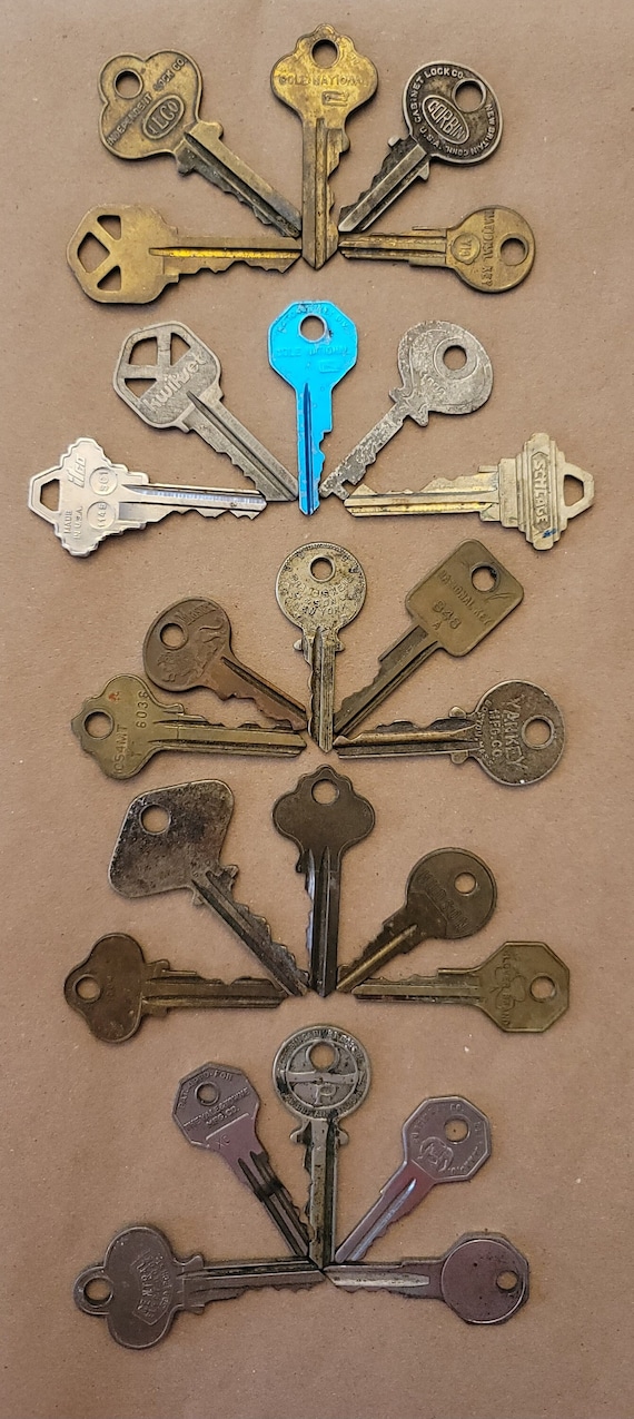 Lot of 25 keys - Random assortment #1