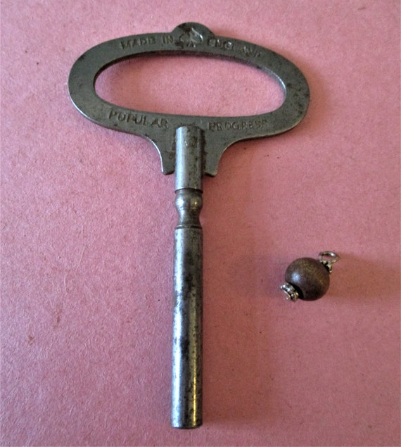 Vintage English Popular Progress Steel Clock Key Size 000 / 1.75 Swiss / 2. American Stock# K48