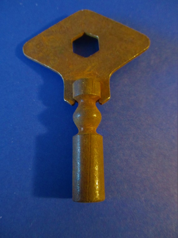 Vintage Size 11 / 5.00 Swiss / 4.6 American Rusty Steel Clock Key for your Clock Projects - Art Stk# K04