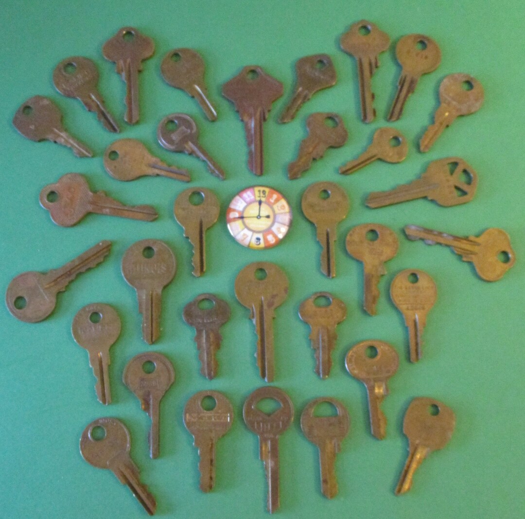 33 Old Brass Keys Eagle National Illinois and Many Other Makes Stk 129