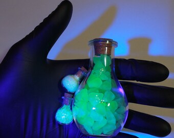 砕いた青いウランシーグラス（大きなポーションコルク瓶入り）、UV