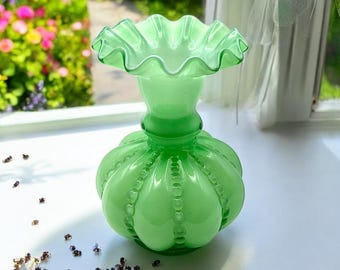 Vintage 4.5&quot; Fenton Beaded Melon Vase in Ivy Green Overlay – Ruffled Top Glass Decor with Jade Green Tone – Small Decorative Glass Bud Vase