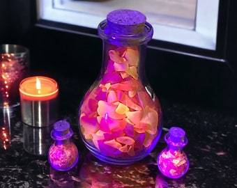 砕いたウランの海ガラス入り、3.5インチのコルク蓋付きポーション小瓶