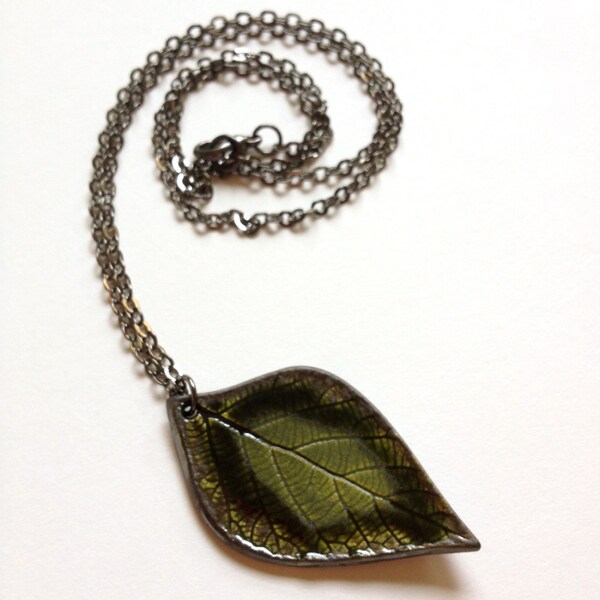 Dark Green Ceramic Leaf Pendant